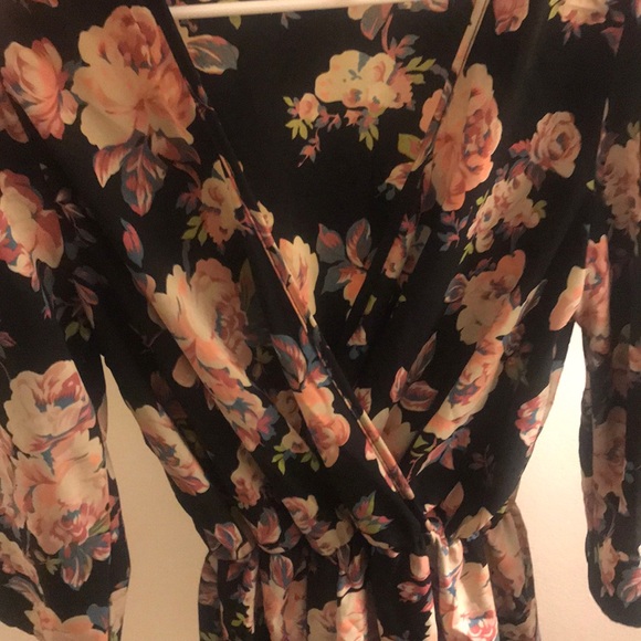 Black Floral Bell Sleeve Romper - Picture 2 of 4
